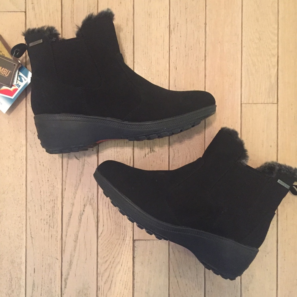 NWT Khombu Waterproof black suede ankle boot